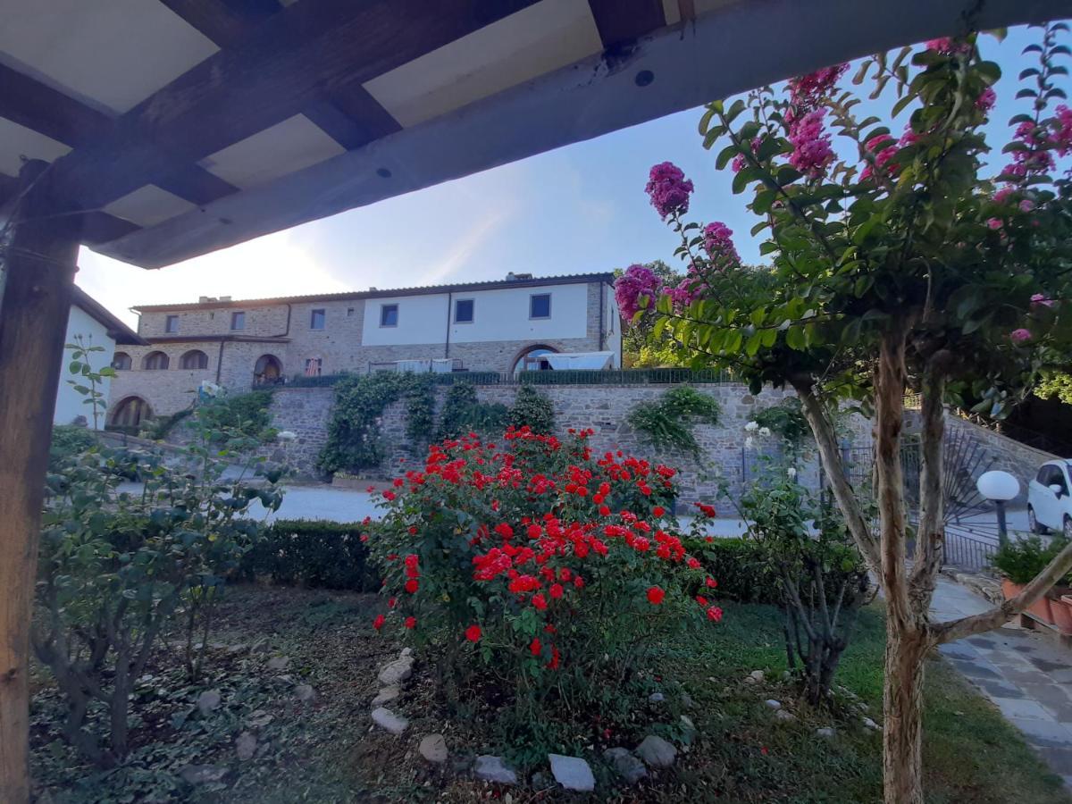 Casa Vacanze Borgo La Fratta 바르베리노 디 무겔로 외부 사진