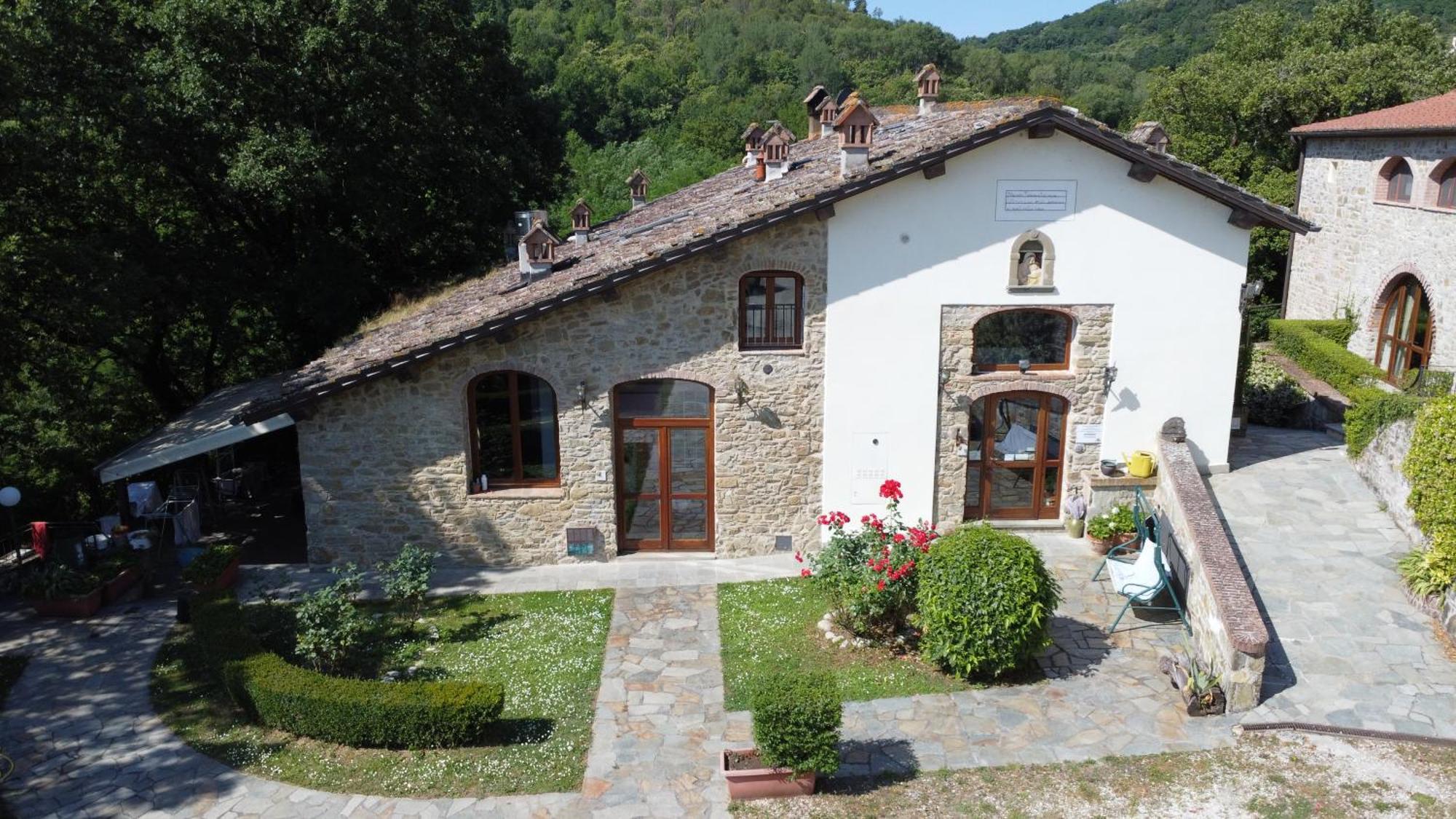 Casa Vacanze Borgo La Fratta 바르베리노 디 무겔로 외부 사진