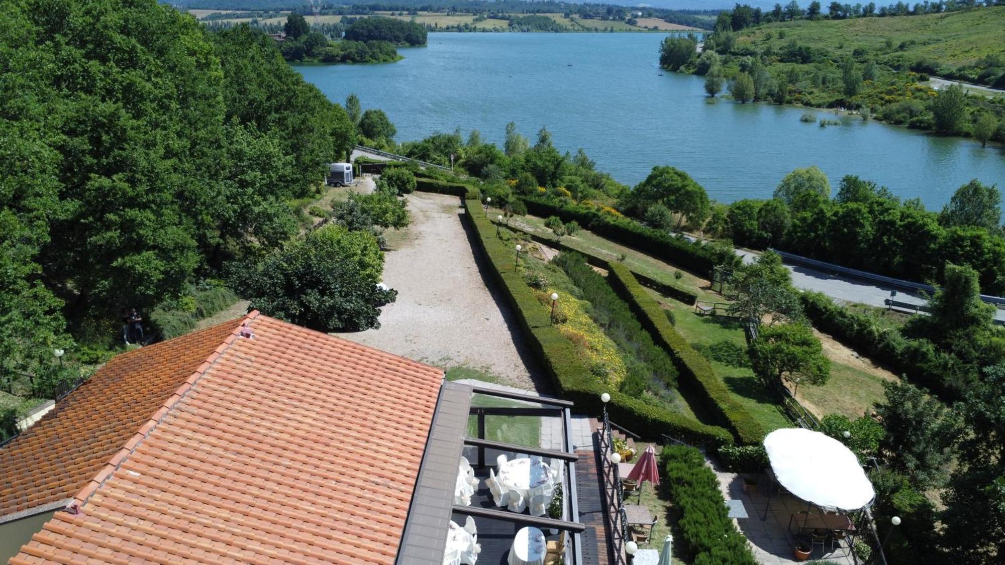 Casa Vacanze Borgo La Fratta 바르베리노 디 무겔로 외부 사진
